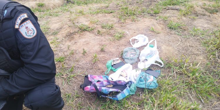 Dupla é detida por tráfico de drogas em Resende