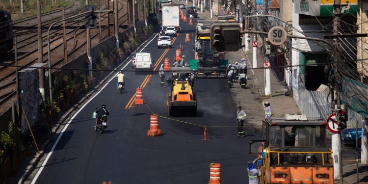Prefeitura e Estado levam novo asfalto a mais de 300 ruas de Volta Redonda