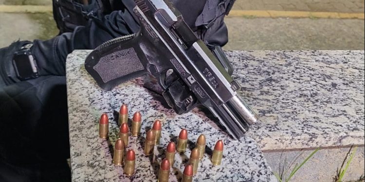 Polícia Militar apreende pistola 9mm e munições em Resende