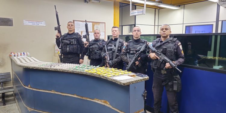 Homem com tornozeleira eletrônica é preso com quase 1kg de cocaína no Apostolo Paulo