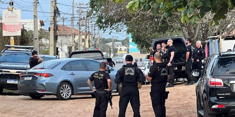 PF deflagra operação contra organização criminosa que desviava recurso público e o lavava através de postos de combustíveis