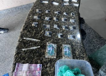 Dois traficantes são presos nas Casinhas do Bracuí, em Angra