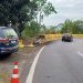 Dutra: Carreta bi-trem carregada de carvão sai da pista e despenca em ribanceira na Serra das Araras