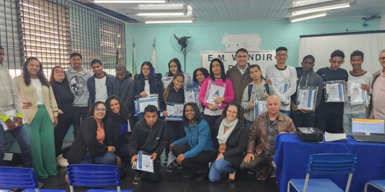 Volta Redonda oferece curso de Assistente Administrativo para alunos da EJA visando qualificação profissional