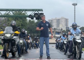Funcionários do Saae de Volta Redonda passam por capacitação de pilotagem segura de motos