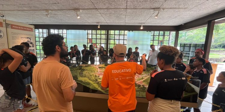 Instituto Dagaz leva crianças e adolescentes para evento cultural no Parque Arqueológico São João Marcos