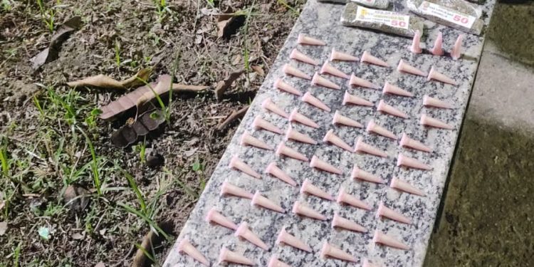 Três menores são apreendidos com drogas e simulacro de arma em Resende