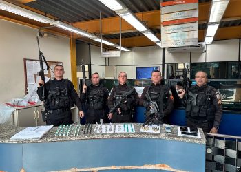 Polícia apreende drogas e arma de fogo em operação contra o tráfico em Barra Mansa