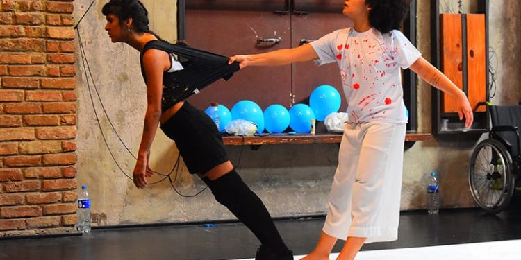 Espetáculo de dança destaca diversidade corporal no palco do Sesc Barra Mansa nesta quinta