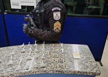 Suspeitos são presos com drogas em operação da PM em Barra Mansa