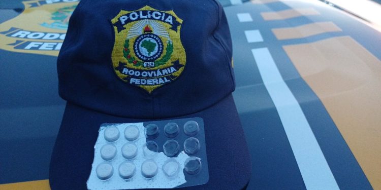 Caminhoneiro é flagrado com rebite na Dutra, em Itatiaia