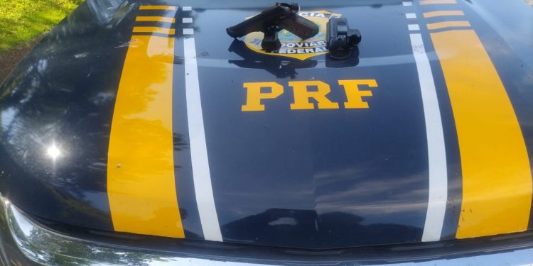 Condutor é preso na Dutra por porte ilegal de arma