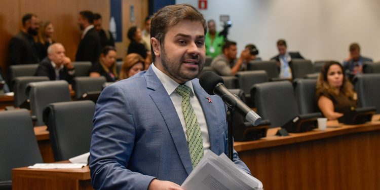 Alerj: Vinicius Cozzolino destina emenda para aquisição de veículo que atenderá visitas domiciliares em Porto Real