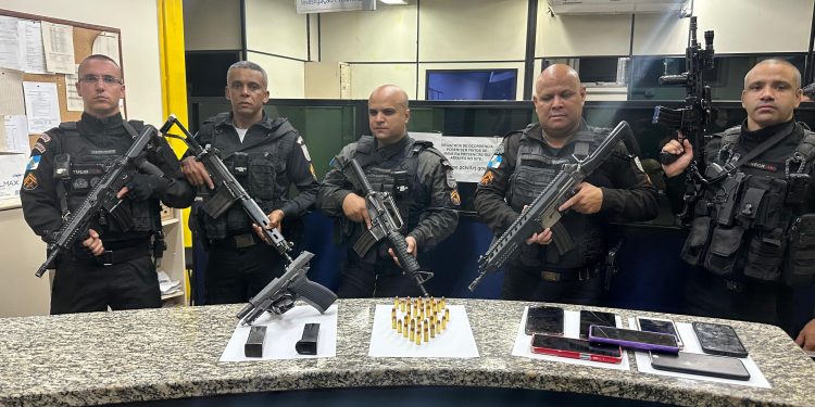 Homem é preso com pistola em festa com integrantes de facção em Barra Mansa