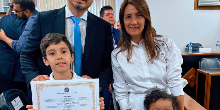 Prefeita eleita Katia Miki é diplomada pela Justiça Eleitoral em Barra do Piraí