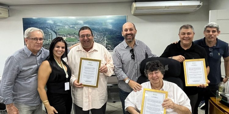 Aciap-VR homenageia autoridades que contribuíram para o desenvolvimento econômico de Volta Redonda