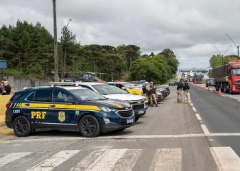 PRF realiza Operação Rodovida 2024/2025 e alerta para excesso de velocidade