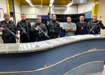 Polícias Militar e Civil prendem dois suspeitos de tráfico de drogas em Barra Mansa