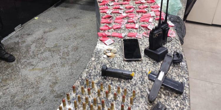Polícia Militar prende três suspeitos e apreende armas após confronto em Barra Mansa