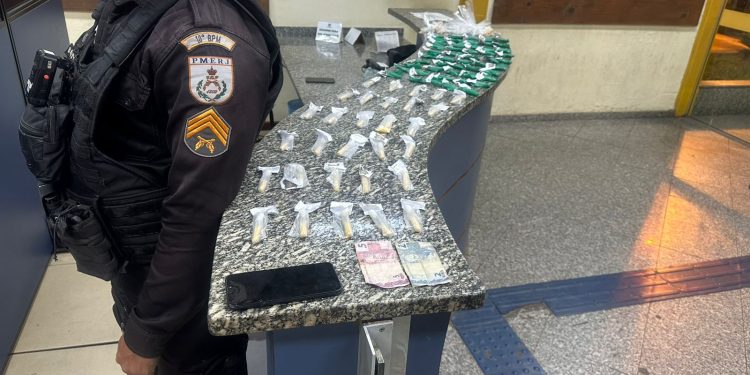 Polícia Militar prende dois suspeitos de tráfico de drogas em Barra do Piraí