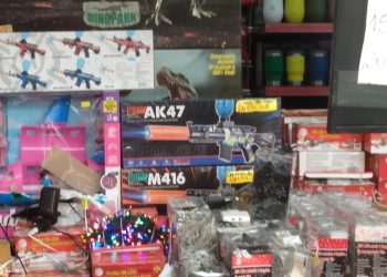 Armas de munição de gel são apreendidas em loja no Centro de Barra Mansa