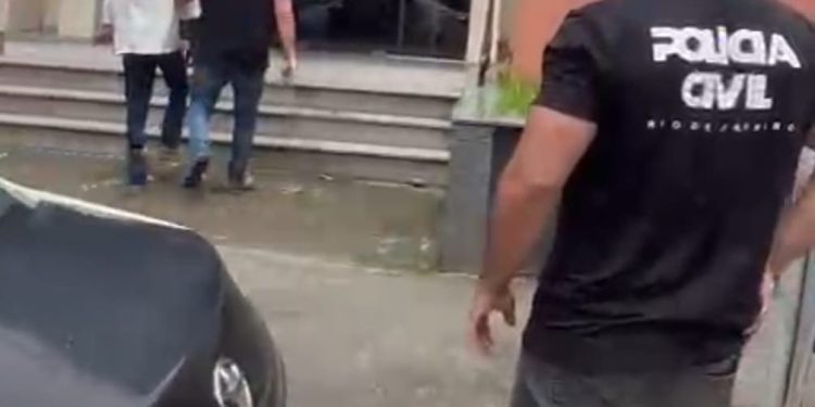 Homem é condenado a 55 anos de prisão por estuprar filha, em Resende