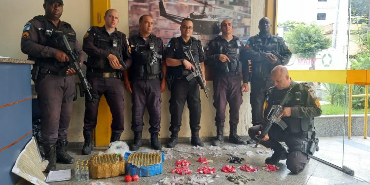Polícia Militar realiza grande apreensão de drogas e prende três suspeitos em Barra do Piraí