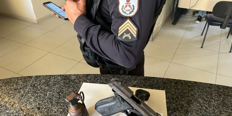 Adolescente é apreendido com arma, munições e granada em Valença