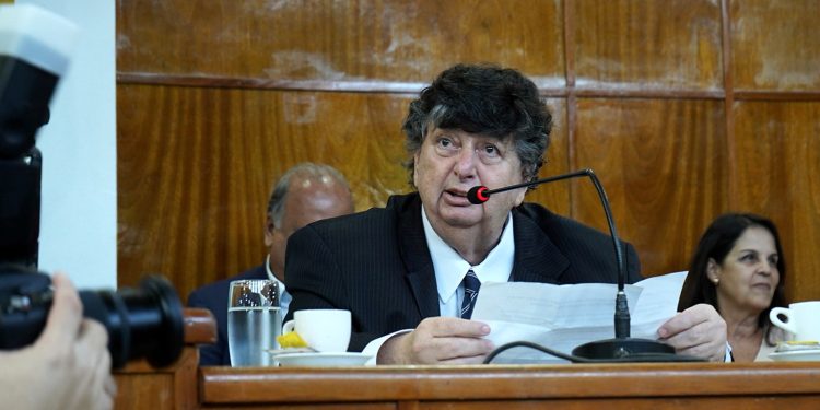 Neto toma posse do seu 6º mandato como prefeito de Volta Redonda