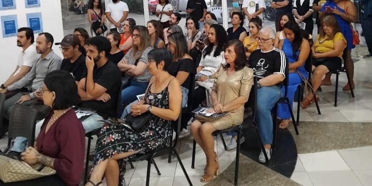 Volta Redonda promove sarau literário