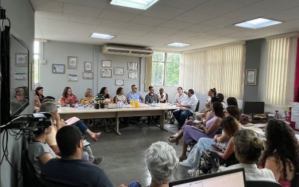 Munir Neto participa de reunião da Assistência Social de Volta Redonda