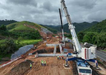 CCR RioSP faz lançamentos de vigas dos novos viadutos da Serra das Araras