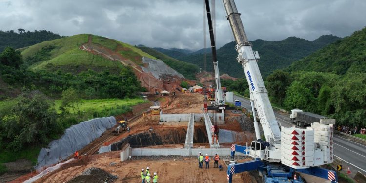 CCR RioSP faz lançamentos de vigas dos novos viadutos da Serra das Araras