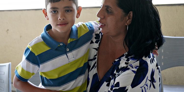 Jovem tem vida transformada após cirurgia de estrabismo na rede de saúde pública de Volta Redonda