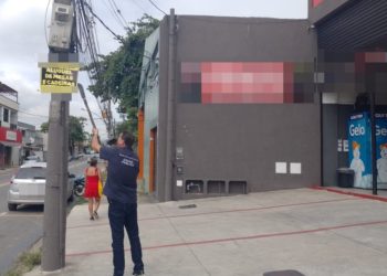 Volta Redonda combate poluição visual e faz a retirada de propagandas irregulares das ruas