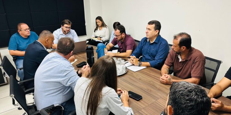 Prefeito de Pinheiral se reúne com Rio + Saneamento e cobra melhorias nos serviços