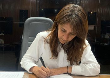 Barra do Piraí assina termo de adesão para aderir à plataforma FALABR