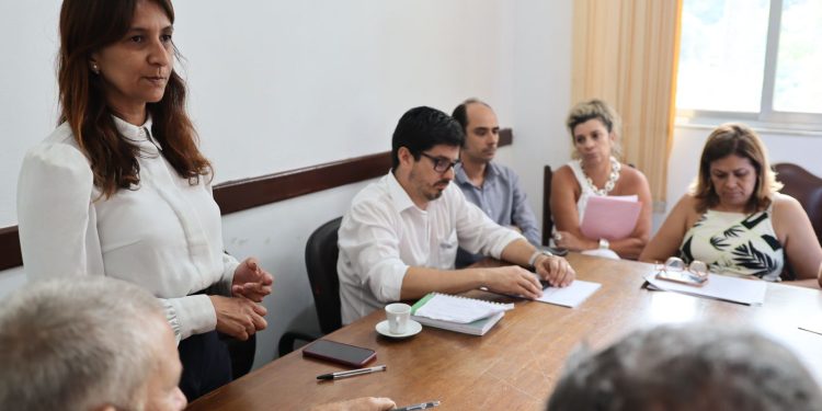 Katia Miki pede economicidade e planeja ações e investimentos na primeira reunião com o secretariado de Barra do Piraí