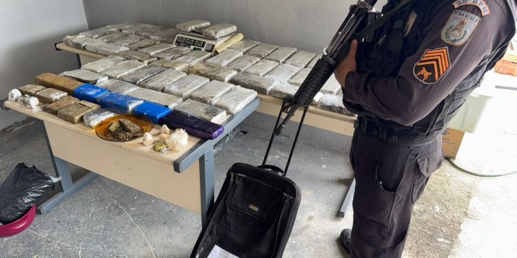 Homem é preso com mais de 70 kg de drogas em Volta Redonda