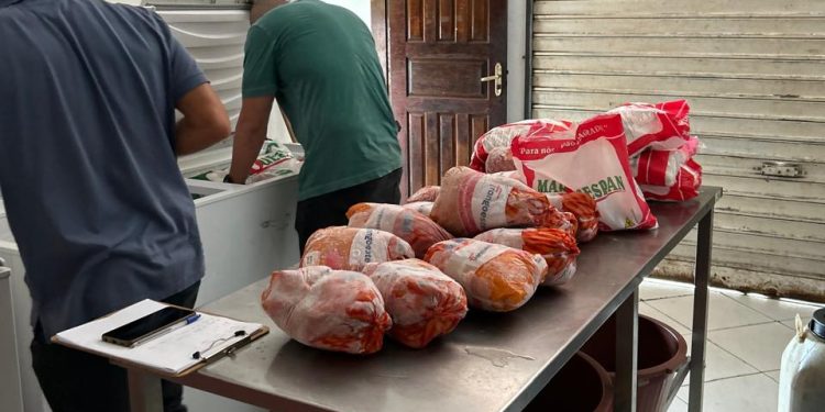 Homem é preso por vender alimentos estragados e vencidos em mercado de Porto Real