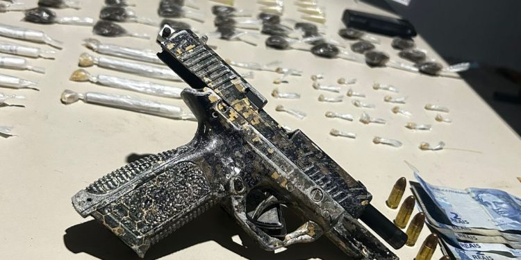 Homem é preso por tráfico de drogas e porte ilegal de arma em Volta Redonda