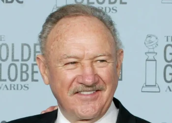 Gene Hackman é encontrado morto ao lado de esposa e cachorro em sua residência, nos EUA