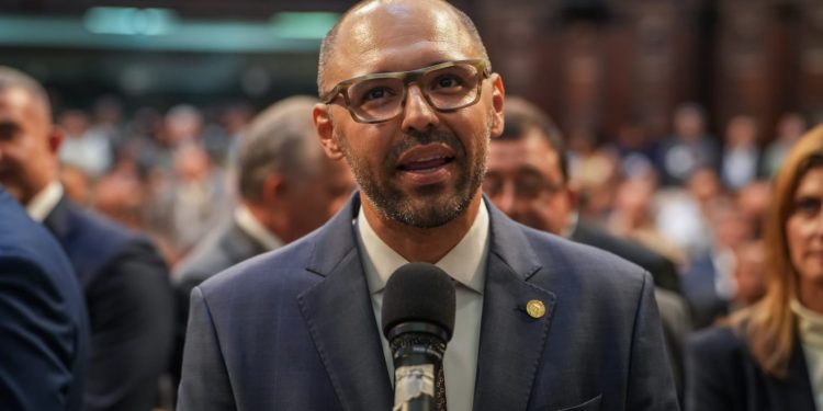 Alerj debate projeto para ampliar fiscalização e punir concessionárias por mau serviço no RJ