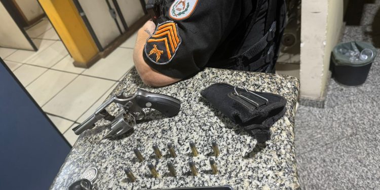 Homem é preso por porte ilegal de arma de fogo em Mendes