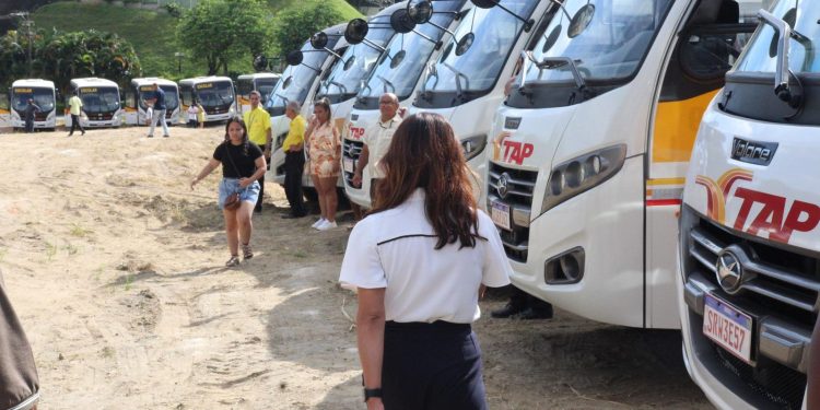 Barra do Piraí inspeciona nova frota do transporte escolar