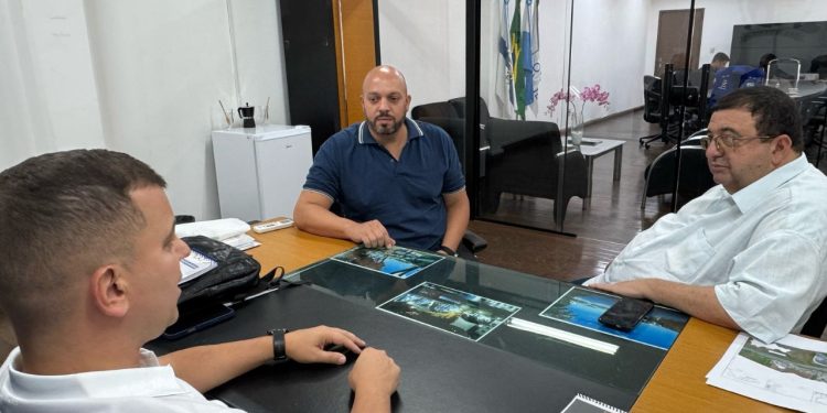Munir Neto articula melhorias em estrada que liga Amparo a São José do Turvo