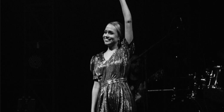 Espetáculo em Volta Redonda celebra Elis Regina e os 80 anos do Gacemss