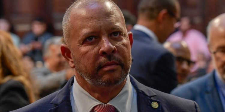 PL determina que falta de energia elétrica seja comunicada imediatamente aos consumidores no RJ