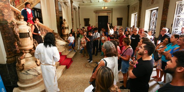 Palácio Tiradentes realiza visita teatralizada em comemoração aos 50 anos da Alerj