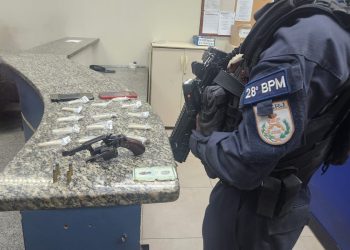 Dois homens são presos por tráfico de drogas e posse ilegal de arma em Barra Mansa